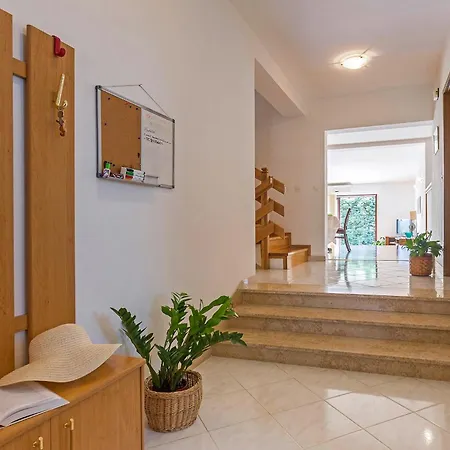 بيت للعطل Nada In Vinkuran بولا