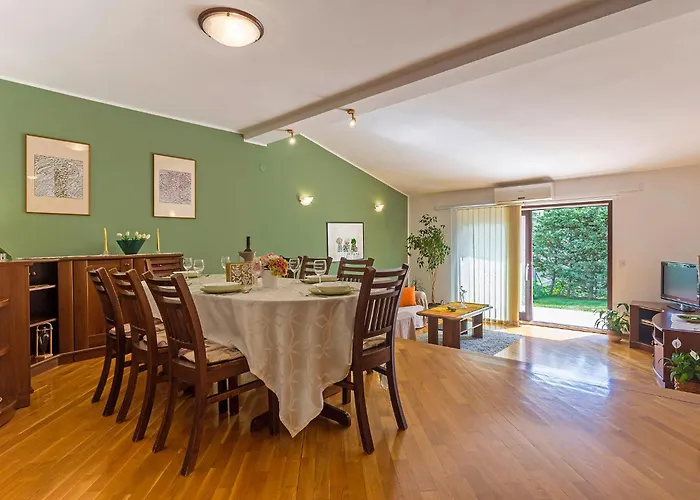 Nada In Vinkuran Semesterbostad *